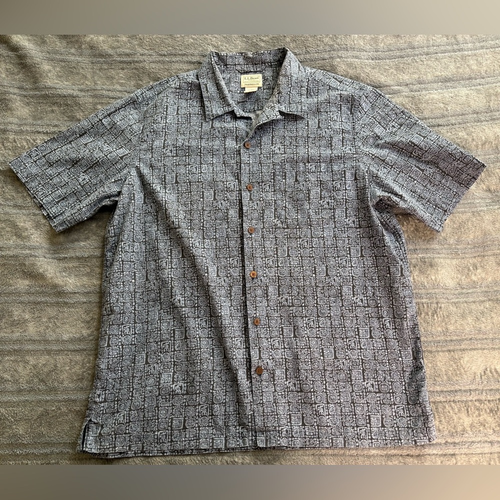 LL Bean Shirt Mens Large Blue Tiki Printed Hawaiian Camp Short Sleeve Button Up
